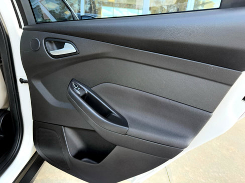 Used 2015 Ford Focus Titanium image 17