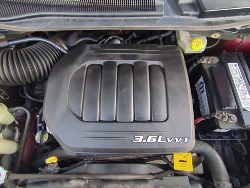 Used 2016 Chrysler Town & Country Touring w/ Driver Convenience Group image 33
