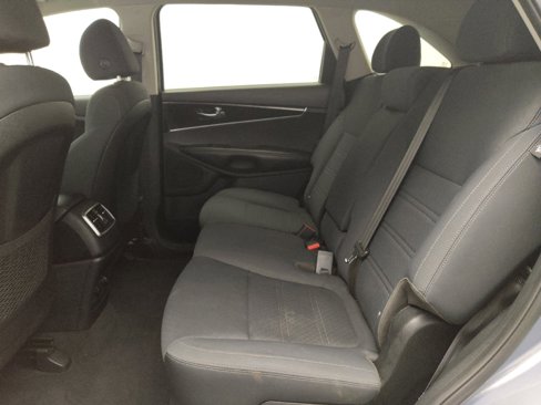 Used 2020 Kia Sorento LX image 18