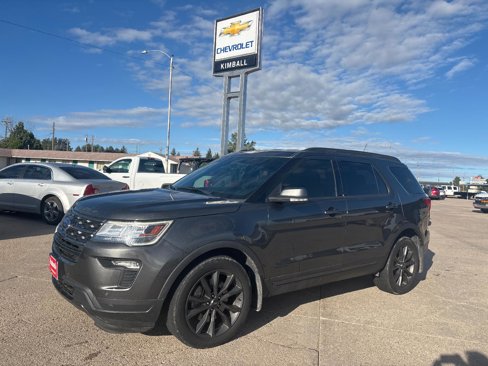 Used 2018 Ford Explorer XLT w/ Equipment Group 202A image 2