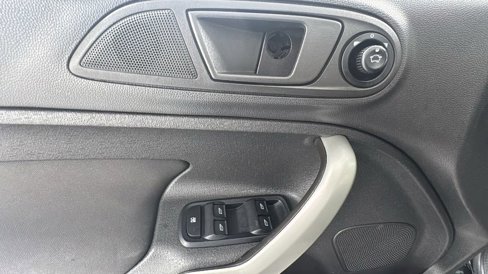 Used 2013 Ford Fiesta SE image 19