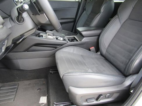 Used 2022 Mitsubishi Outlander SE image 16