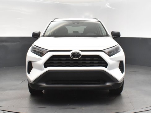 Used 2020 Toyota RAV4 LE image 10