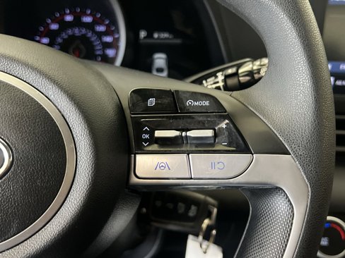 Used 2023 Hyundai Elantra SE image 29