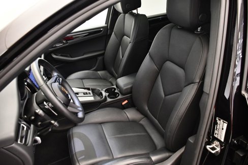 Certified 2025 Porsche Macan Turbo image 41