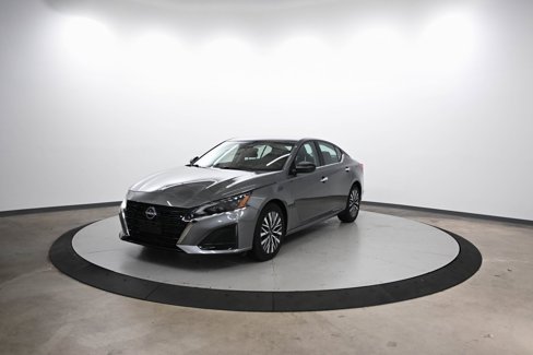 Used 2024 Nissan Altima 2.5 SV image 4