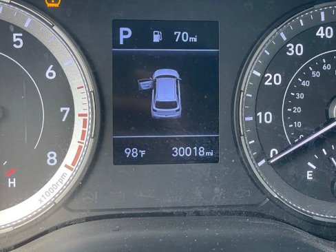 Used 2022 Hyundai Venue SEL image 16