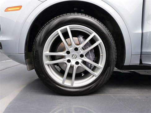 Certified 2020 Porsche Cayenne image 6