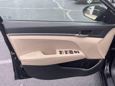 Used 2018 Hyundai Elantra SE image 14