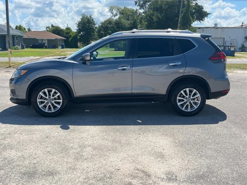 Used 2019 Nissan Rogue SV image 2