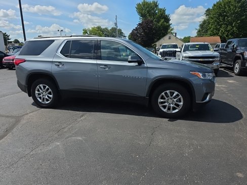 Used 2020 Chevrolet Traverse LT w/ Driver Confidence II Package image 4