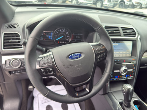 Certified 2018 Ford Explorer Limited w/ Equipment Group 301A image 10