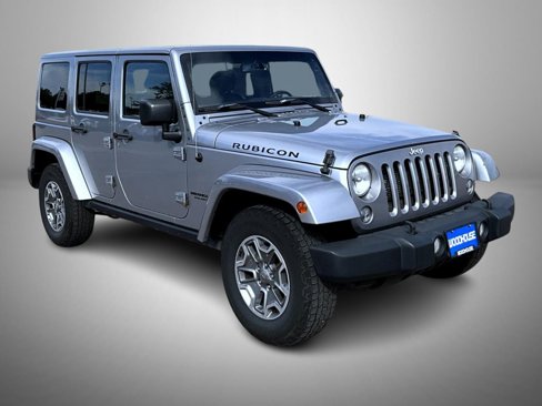 Used 2015 Jeep Wrangler Unlimited Rubicon w/ Connectivity Group image 3