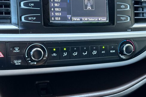 Used 2019 Toyota Highlander LE image 21