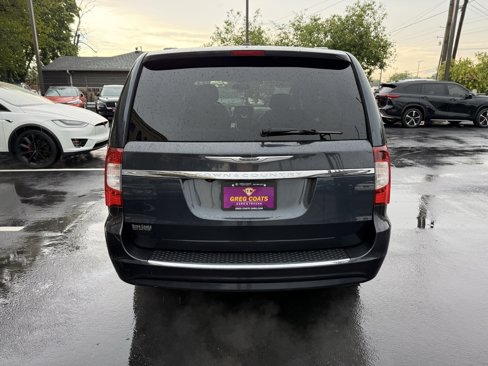Used 2014 Chrysler Town & Country Touring image 6