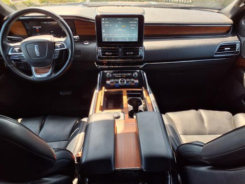 Used 2019 Lincoln Navigator Select w/ Technology Package image 3
