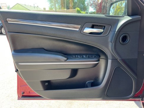 Certified 2019 Chrysler 300 Touring image 9