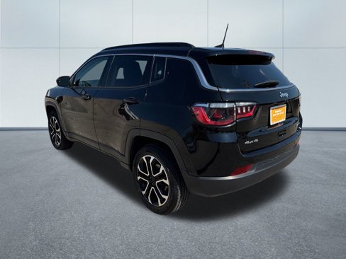 Certified 2022 Jeep Compass Limited image 3