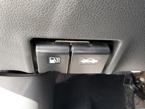 Used 2018 Nissan Sentra SV w/ Premium Package (P01) image 27
