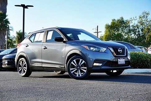 Used 2019 Nissan Kicks SR image 2