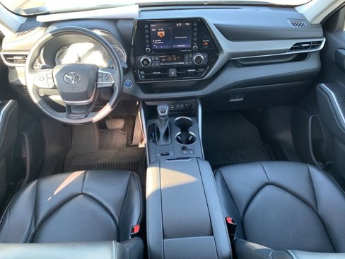 Used 2022 Toyota Highlander XLE image 18