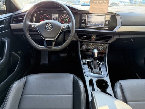 Certified 2021 Volkswagen Jetta SE image 14