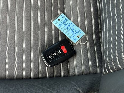Used 2022 Toyota Camry SE image 35
