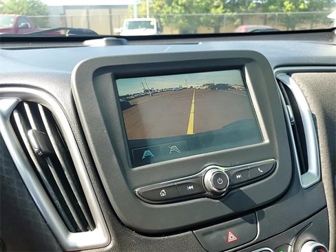 Used 2018 Chevrolet Malibu LS image 18