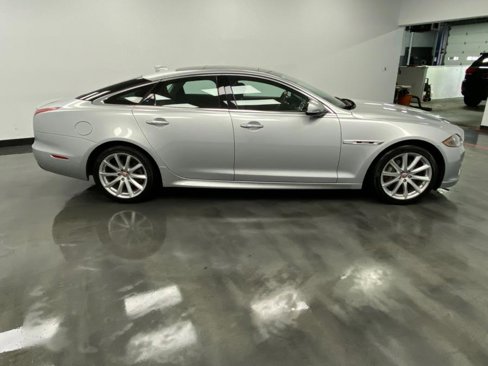 Used 2017 Jaguar XJ R-Sport image 7