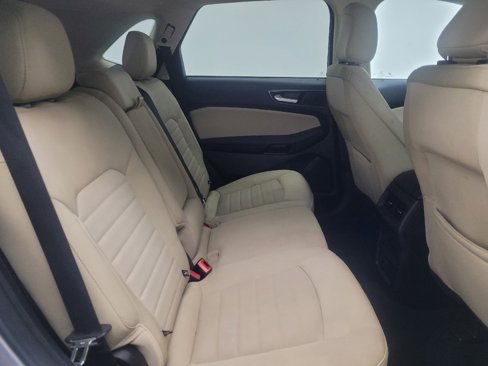 Used 2020 Ford Edge SE image 19