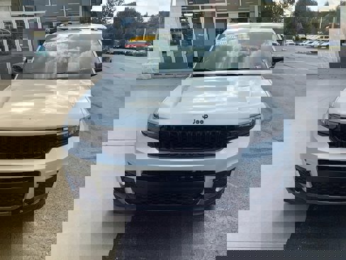 Certified 2024 Jeep Grand Cherokee L Laredo image 2