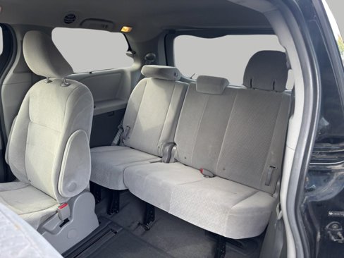 Used 2015 Toyota Sienna LE image 12
