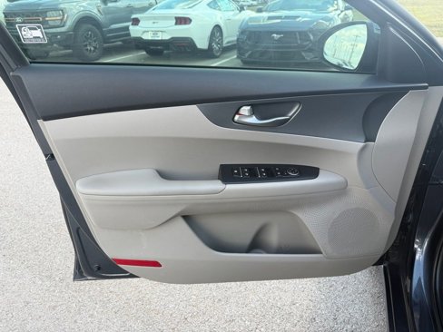 Used 2021 Kia Forte LXS image 7