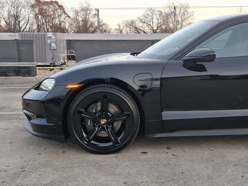 Used 2025 Porsche Taycan image 3