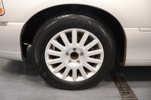 Used 2005 Lincoln Town Car Signature image 21