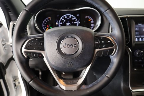 Used 2020 Jeep Grand Cherokee Laredo image 3