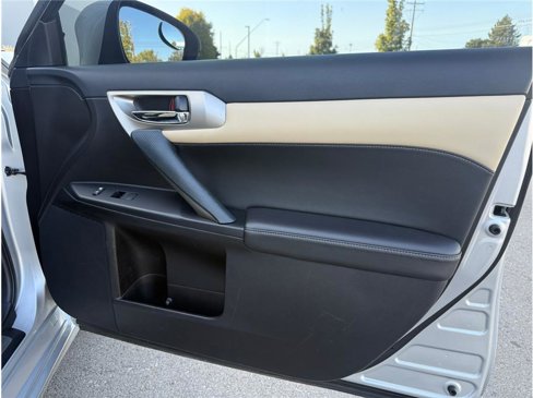 Used 2016 Lexus CT 200h image 32