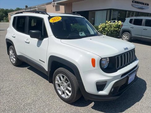 Certified 2022 Jeep Renegade Latitude w/ Convenience Group image 3