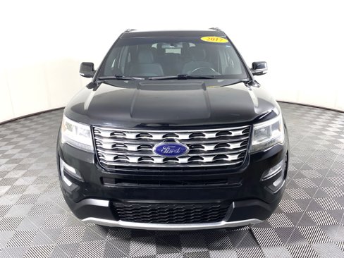 Used 2017 Ford Explorer XLT image 10