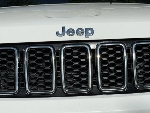 Used 2020 Jeep Grand Cherokee Laredo image 31