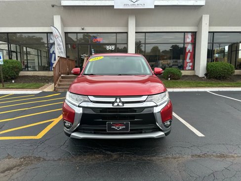 Used 2017 Mitsubishi Outlander SE image 2