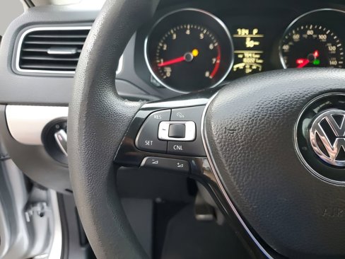 Used 2015 Volkswagen Jetta SE image 32