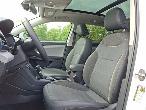Used 2023 Volkswagen Taos SE w/ Panoramic Sunroof Package image 13