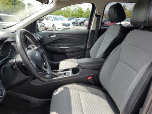 Used 2017 Ford Escape SE w/ Equipment Group 201A image 10