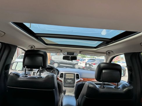 Used 2011 Jeep Grand Cherokee Limited w/ Luxury Group II image 25