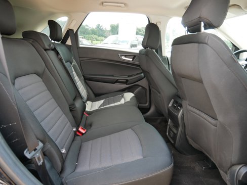 Used 2020 Ford Edge SE image 24