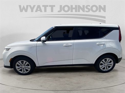 Used 2022 Kia Soul LX image 4