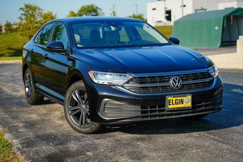 Certified 2023 Volkswagen Jetta SE image 2