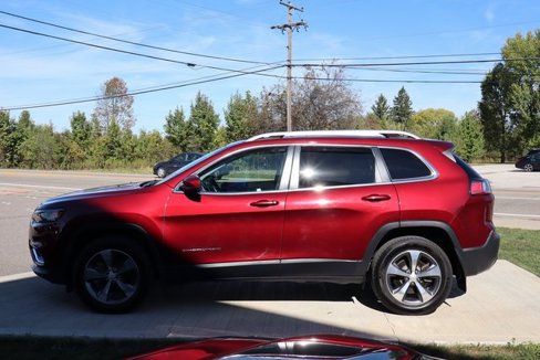 Used 2019 Jeep Cherokee Limited image 30