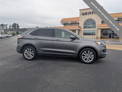 Used 2022 Ford Edge Titanium image 2